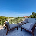 Dalmacia By Interhome
