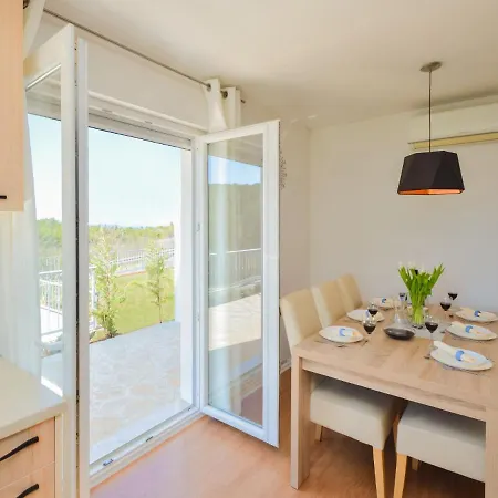 Dalmacia By Interhome